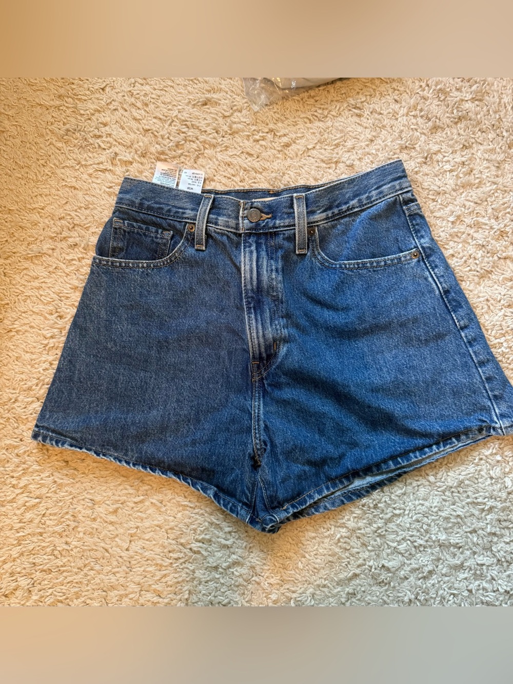 Levi’s High-Waisted Mom Shorts Women’s Size 28 Medium Wash Denim